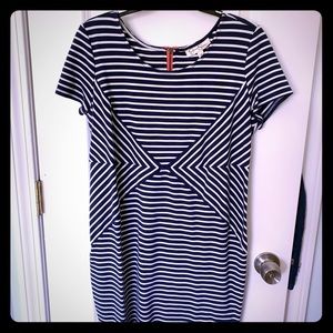 Jessica Simpson Maternity Dress. Size: medium.